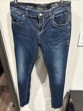 Buckle Black Women's Skinny Jeans in Dark Blue Wash